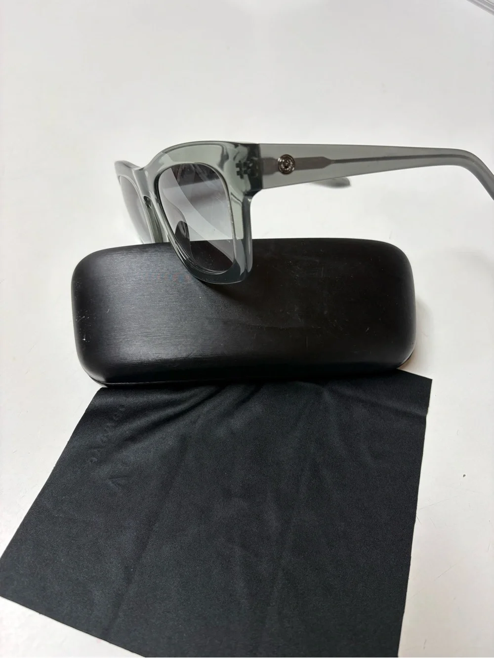New Dragon 140  Waverly LL Women's Sunglasses - Grey Crystal/LL Smoke Gradient